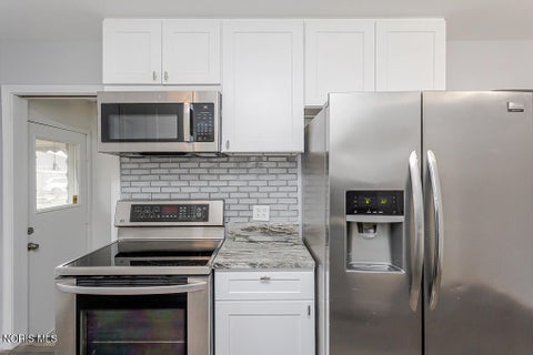 Tiny photo for 5542 Ashdale Court, Toledo, OH 43612 (MLS # 10010109)