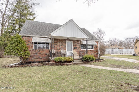 Photo of 5542 Ashdale Court, Toledo, OH 43612 (MLS # 10010109)