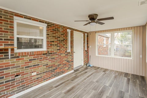Tiny photo for 5542 Ashdale Court, Toledo, OH 43612 (MLS # 10010109)
