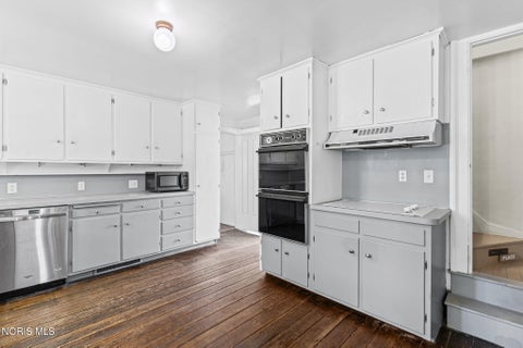 Tiny photo for 233 W Harrison Street, Maumee, OH 43537 (MLS # 10013853)