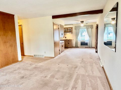 Tiny photo for 465 S Stephen Street, Oregon, OH 43616 (MLS # 10001779)