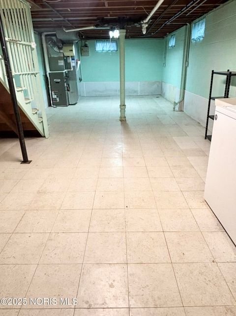 Tiny photo for 465 S Stephen Street, Oregon, OH 43616 (MLS # 10001779)