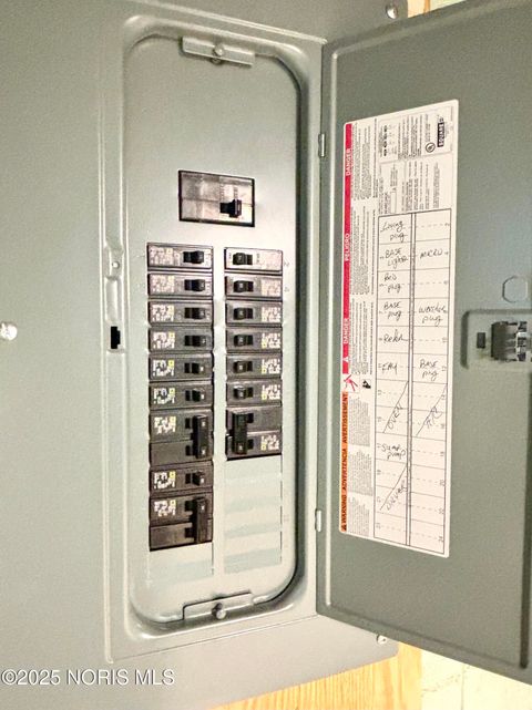 Tiny photo for 465 S Stephen Street, Oregon, OH 43616 (MLS # 10001779)