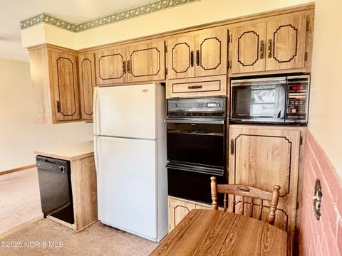 Tiny photo for 465 S Stephen Street, Oregon, OH 43616 (MLS # 10001779)