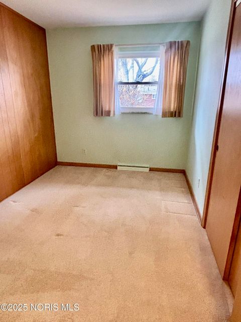 Tiny photo for 465 S Stephen Street, Oregon, OH 43616 (MLS # 10001779)