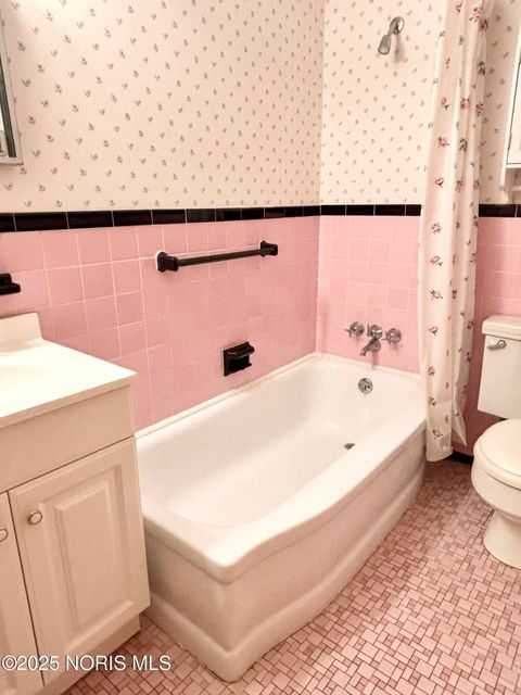 Tiny photo for 465 S Stephen Street, Oregon, OH 43616 (MLS # 10001779)