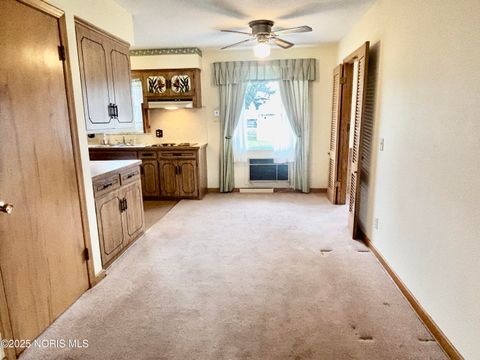 Tiny photo for 465 S Stephen Street, Oregon, OH 43616 (MLS # 10001779)