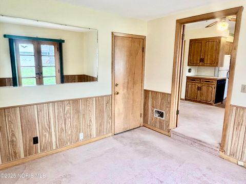 Tiny photo for 465 S Stephen Street, Oregon, OH 43616 (MLS # 10001779)