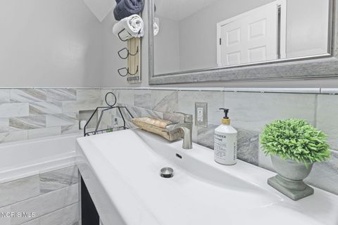 Tiny photo for 14638 Lake Meadows Drive, Perrysburg, OH 43551 (MLS # 10004335)