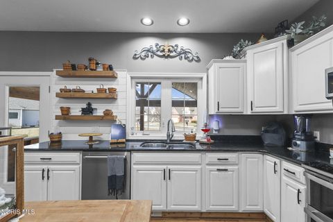 Tiny photo for 14638 Lake Meadows Drive, Perrysburg, OH 43551 (MLS # 10004335)