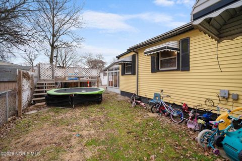 Tiny photo for 277 Parker Avenue, Toledo, OH 43605 (MLS # 10003106)