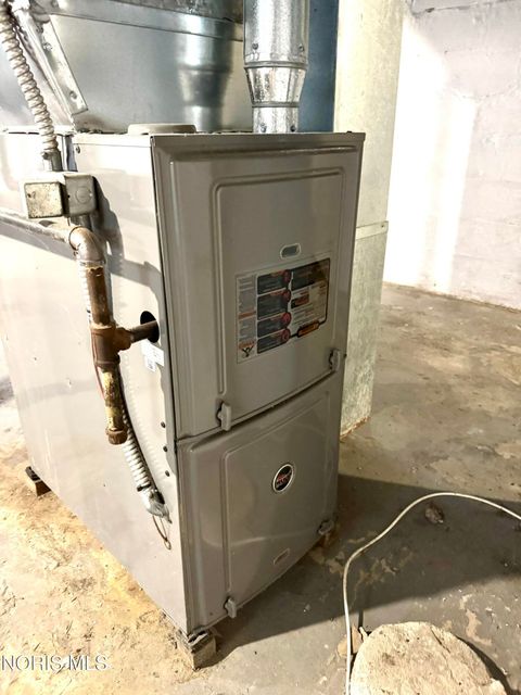 Tiny photo for 965 Curtis Street, Toledo, OH 43609 (MLS # 10005547)