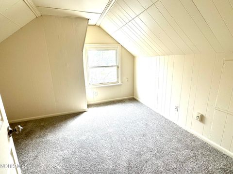 Tiny photo for 965 Curtis Street, Toledo, OH 43609 (MLS # 10005547)