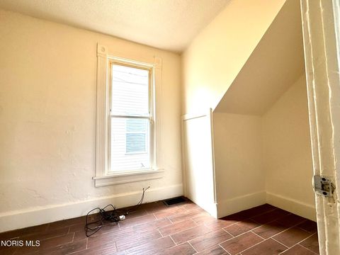 Tiny photo for 965 Curtis Street, Toledo, OH 43609 (MLS # 10005547)