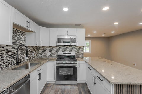 Tiny photo for 1002 Park Lane, Toledo, OH 43615 (MLS # 10013189)