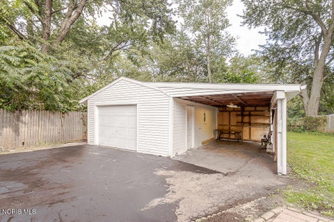 Tiny photo for 1002 Park Lane, Toledo, OH 43615 (MLS # 10013189)