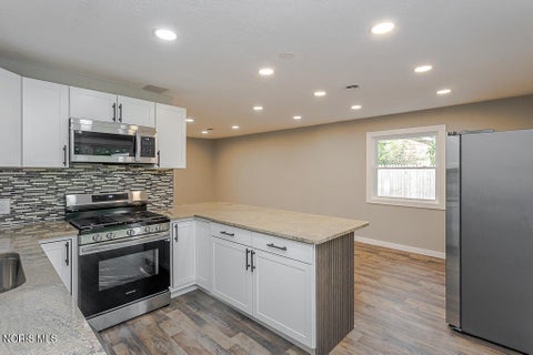 Tiny photo for 1002 Park Lane, Toledo, OH 43615 (MLS # 10013189)