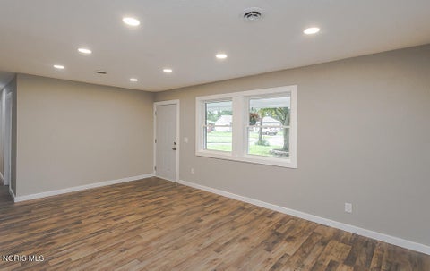 Tiny photo for 1002 Park Lane, Toledo, OH 43615 (MLS # 10013189)