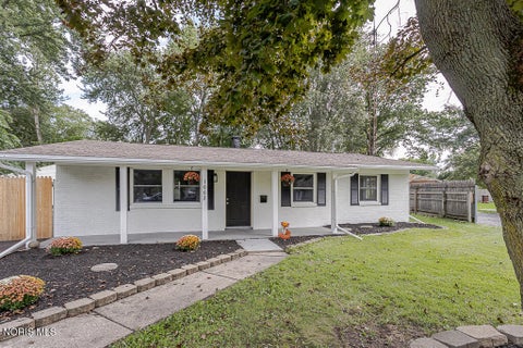 Photo of 1002 Park Lane, Toledo, OH 43615 (MLS # 10013189)