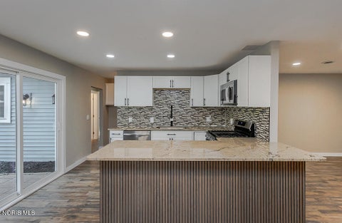 Tiny photo for 1002 Park Lane, Toledo, OH 43615 (MLS # 10013189)