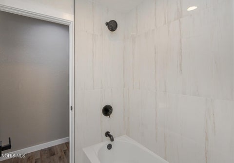 Tiny photo for 1002 Park Lane, Toledo, OH 43615 (MLS # 10013189)