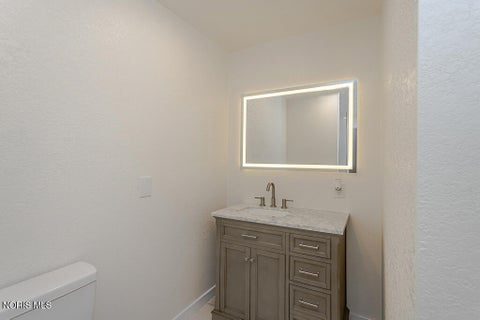 Tiny photo for 1002 Park Lane, Toledo, OH 43615 (MLS # 10013189)