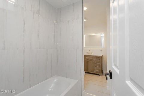 Tiny photo for 1002 Park Lane, Toledo, OH 43615 (MLS # 10013189)