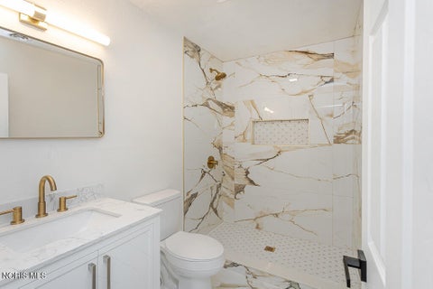 Tiny photo for 1002 Park Lane, Toledo, OH 43615 (MLS # 10013189)
