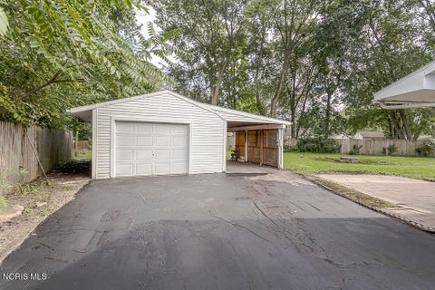 Tiny photo for 1002 Park Lane, Toledo, OH 43615 (MLS # 10013189)