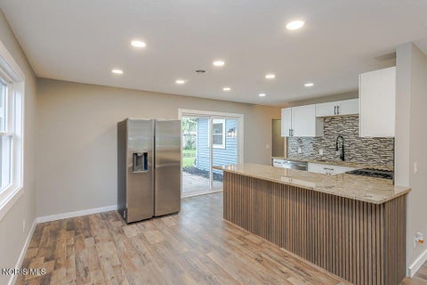 Tiny photo for 1002 Park Lane, Toledo, OH 43615 (MLS # 10013189)