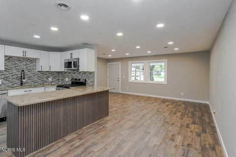 Tiny photo for 1002 Park Lane, Toledo, OH 43615 (MLS # 10013189)