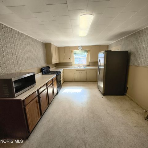 Tiny photo for 963 N Vine Street, Fostoria, OH 44830 (MLS # 10005453)