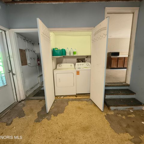 Tiny photo for 963 N Vine Street, Fostoria, OH 44830 (MLS # 10005453)