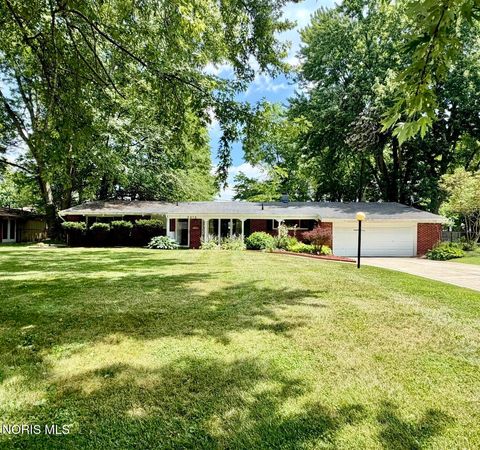 Photo of 3318 E Lincolnshire Boulevard, Toledo, OH 43606 (MLS # 10009849)
