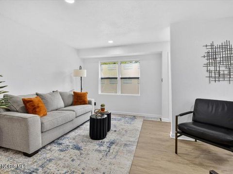 Tiny photo for 4550 Burnham Avenue, Toledo, OH 43612 (MLS # 10007160)