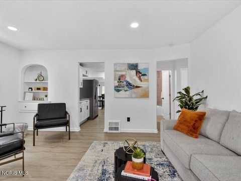 Tiny photo for 4550 Burnham Avenue, Toledo, OH 43612 (MLS # 10007160)