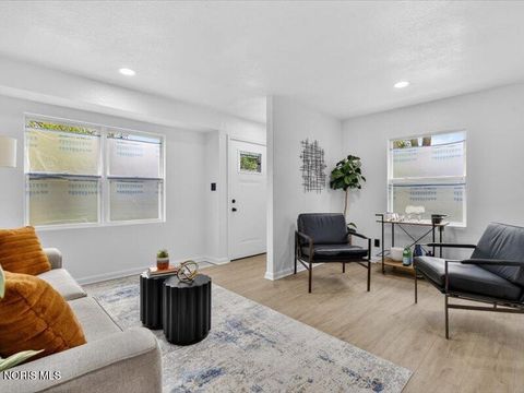 Tiny photo for 4550 Burnham Avenue, Toledo, OH 43612 (MLS # 10007160)