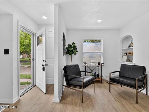 Tiny photo for 4550 Burnham Avenue, Toledo, OH 43612 (MLS # 10007160)
