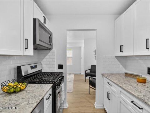 Tiny photo for 4550 Burnham Avenue, Toledo, OH 43612 (MLS # 10007160)