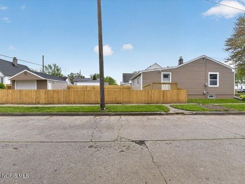 Tiny photo for 4550 Burnham Avenue, Toledo, OH 43612 (MLS # 10007160)