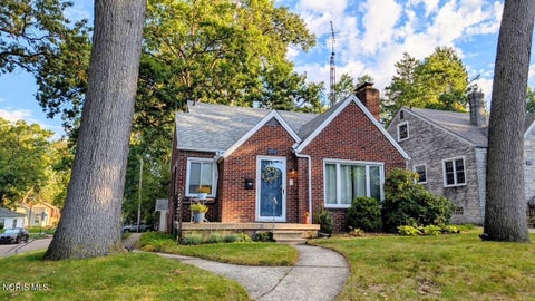 Tiny photo for 2712 Grantwood Drive, Toledo, OH 43613 (MLS # 10014350)