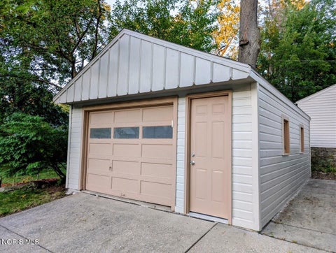 Tiny photo for 2712 Grantwood Drive, Toledo, OH 43613 (MLS # 10014350)