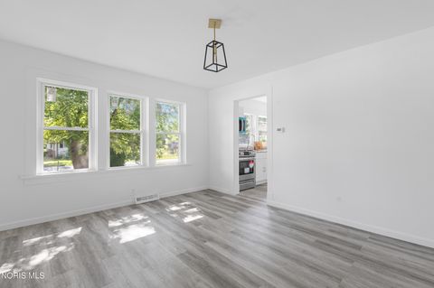 Tiny photo for 6237 Dorr Street, Toledo, OH 43615 (MLS # 10010335)