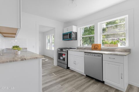 Tiny photo for 6237 Dorr Street, Toledo, OH 43615 (MLS # 10010335)