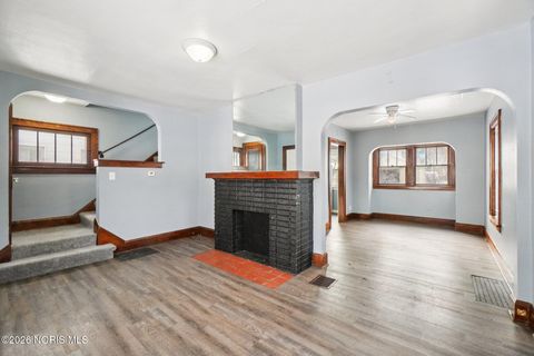 Tiny photo for 1821 Talbot Street, Toledo, OH 43613 (MLS # 10003376)