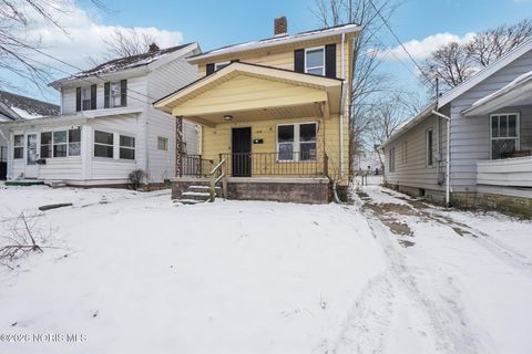 Tiny photo for 1821 Talbot Street, Toledo, OH 43613 (MLS # 10003376)