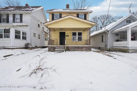 Photo of 1821 Talbot Street, Toledo, OH 43613 (MLS # 10003376)