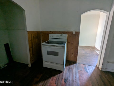 Tiny photo for 21 Banks Street, Toledo, OH 43609 (MLS # 10013756)