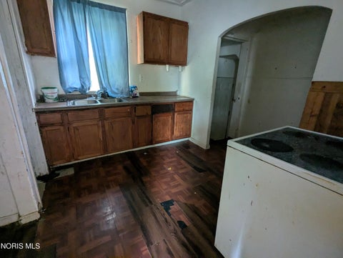 Tiny photo for 21 Banks Street, Toledo, OH 43609 (MLS # 10013756)