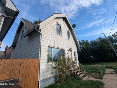 Tiny photo for 21 Banks Street, Toledo, OH 43609 (MLS # 10013756)